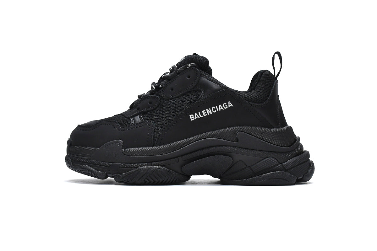 Balenciaga Triple S: Bold, Iconic, and Unmatched Style – Available Exclusively at SNEAKDOM!